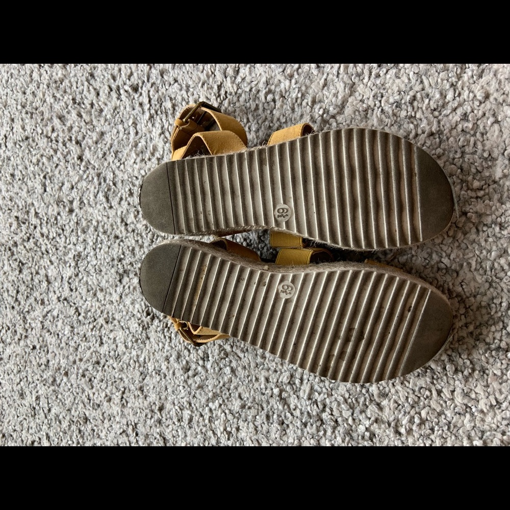 Universal Thread Yellow Platform Sandals - Picture 4 of 4